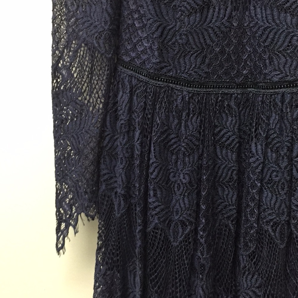 Monique Lhuillier Long Sleeve Formal Lace Gown - Picture 6 of 11